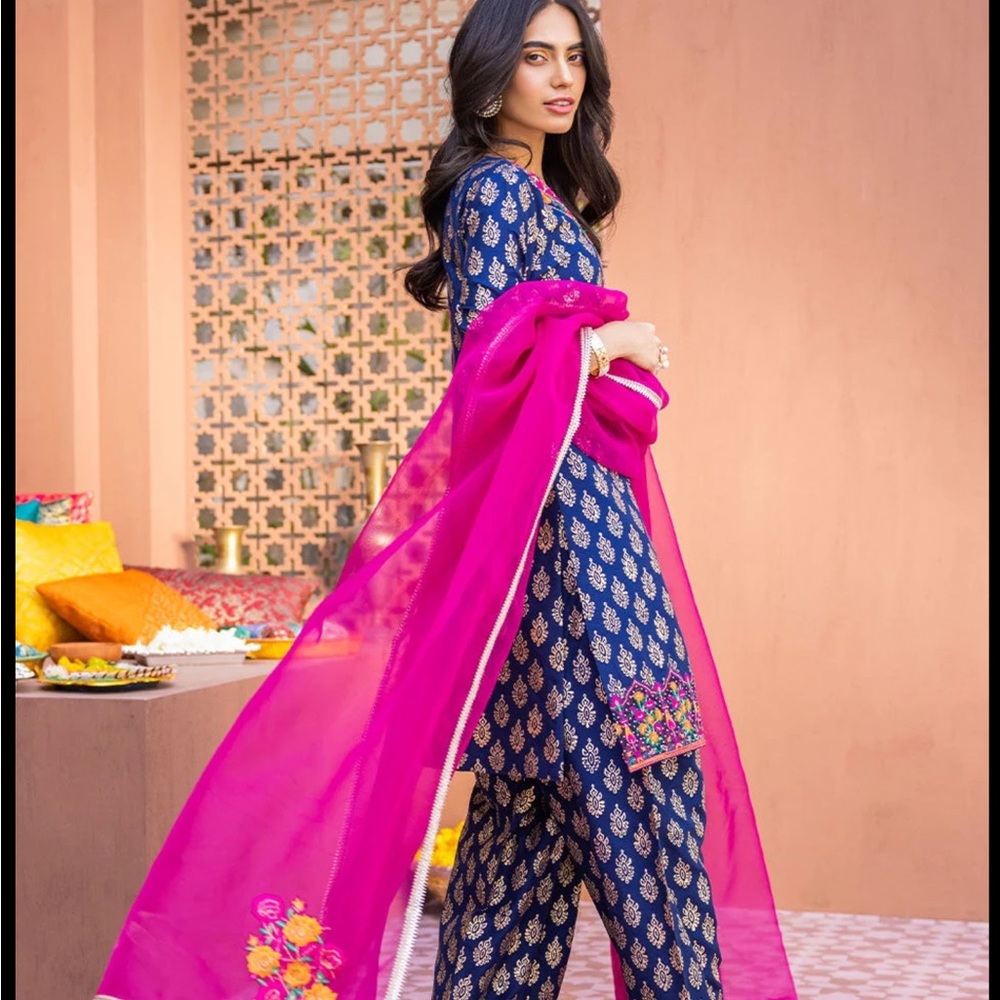 Navy & Fuchsia Embroidered Wedding Salwar Kameez Set - Picture 9 of 14